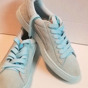 Puma suede sneakers size 6.5